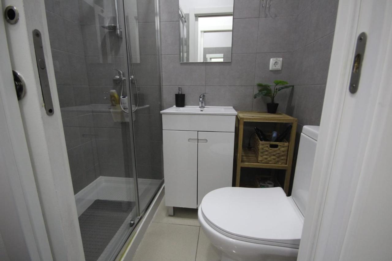 Ocean M1 R4 - Large Double Room With Shared Bathroom In City Center Lissabon Exterior foto